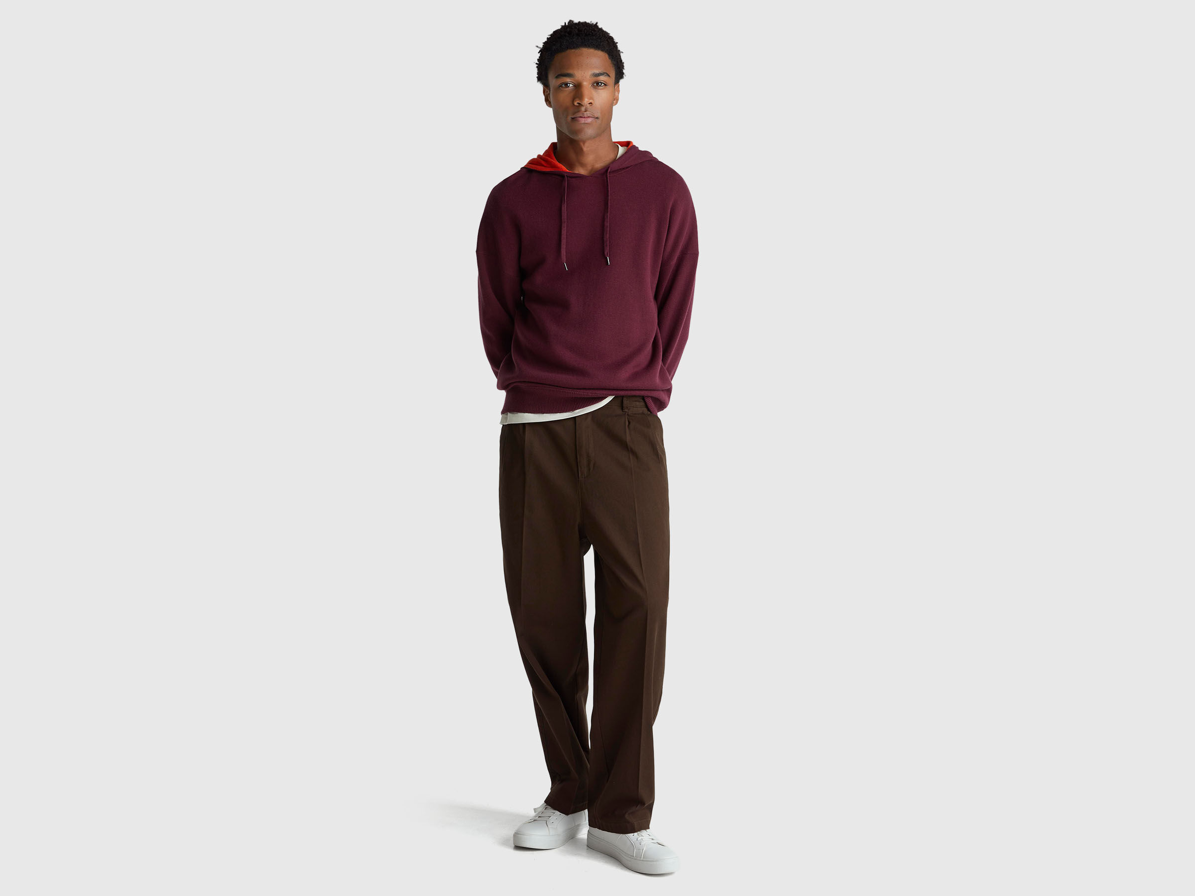 SWEATER W/HOOD Hombre image number 3